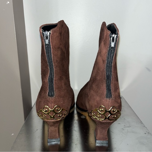 NWT/NIB Jasmin low heel brown suede shoe boots with gold toe and heel, size 6.5 - Picture 5 of 13